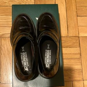 Mephisto Black Leather block heel with Glossy Finish